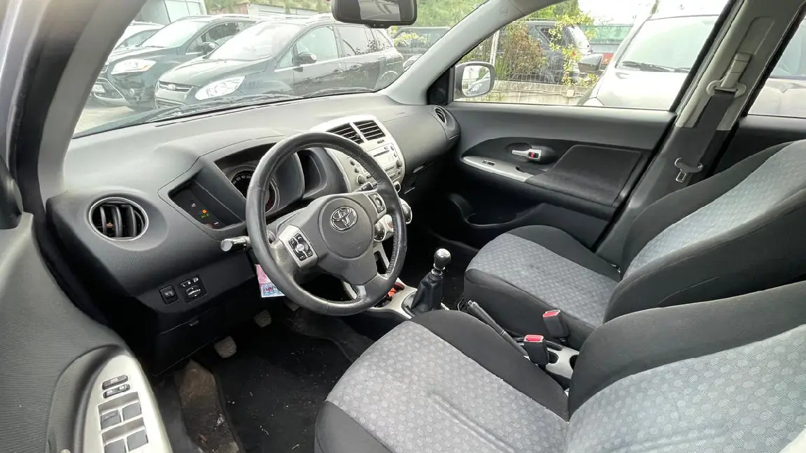 TOYOTA (3)