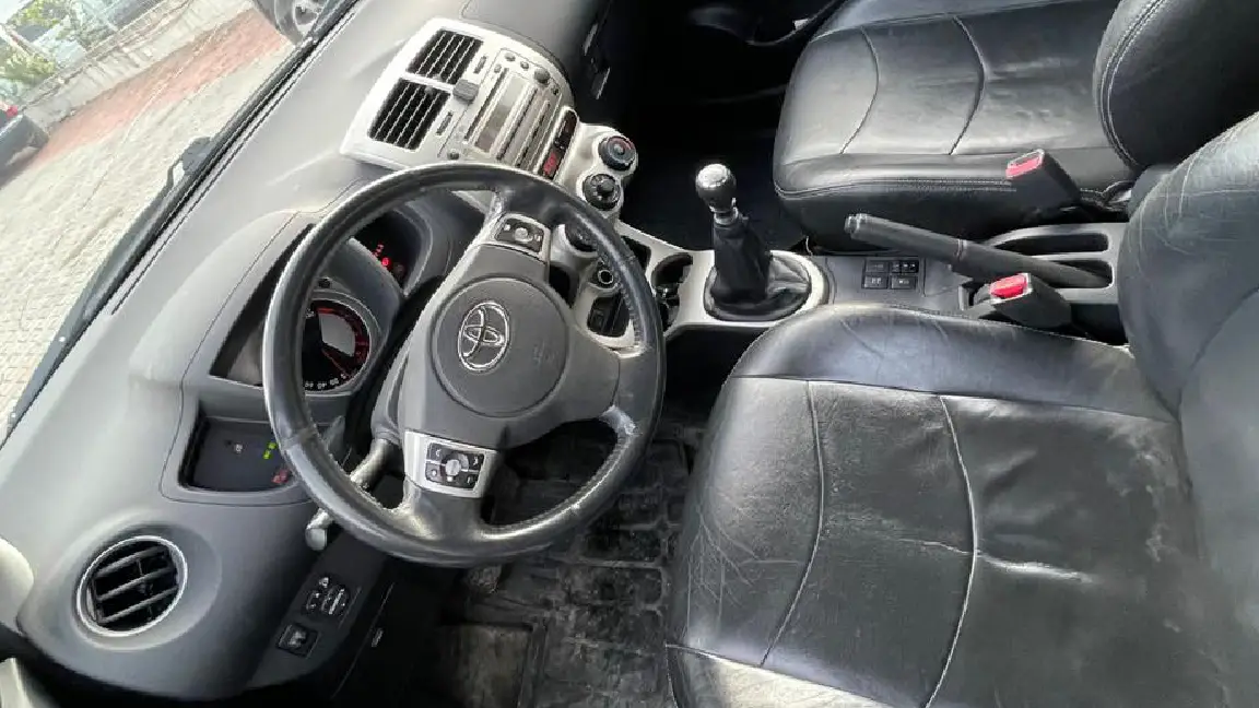 Toyota (2)