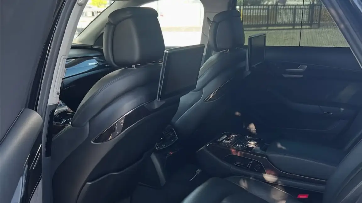 Audi A8L (2)