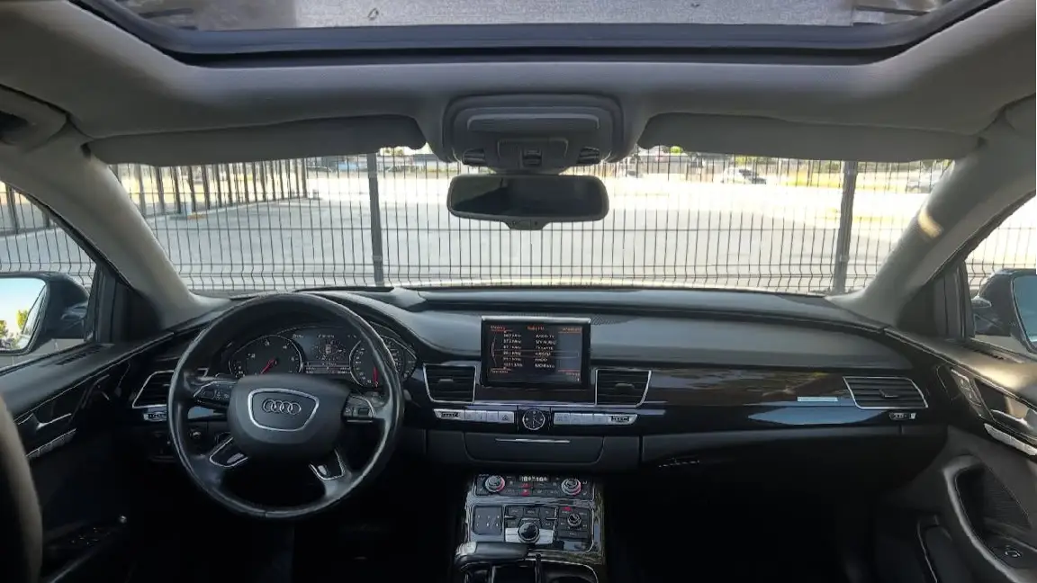 Audi A8L (4)