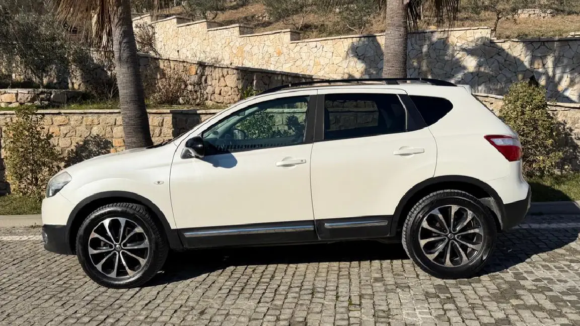 NISSAN (2)
