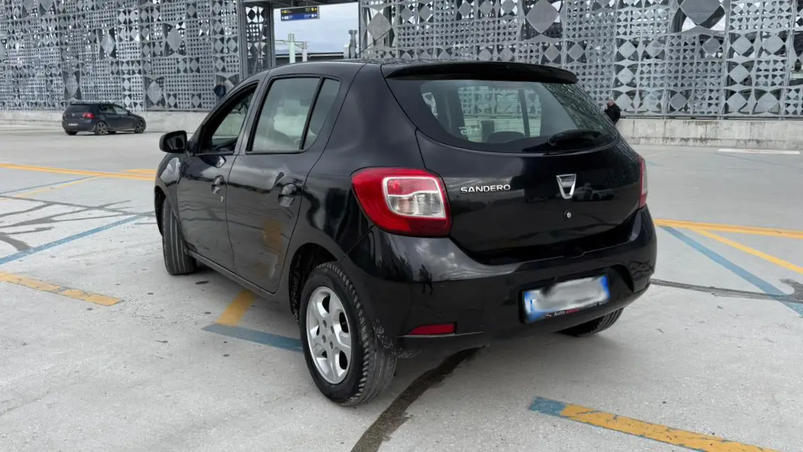 Dacia (2)