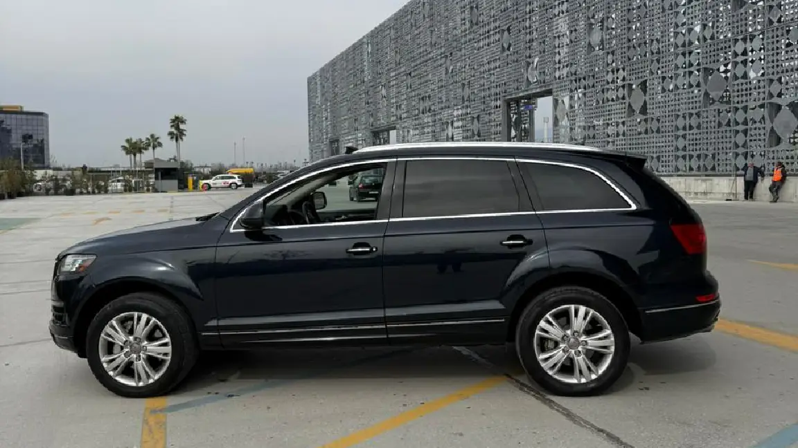 Audi Q7 (1)
