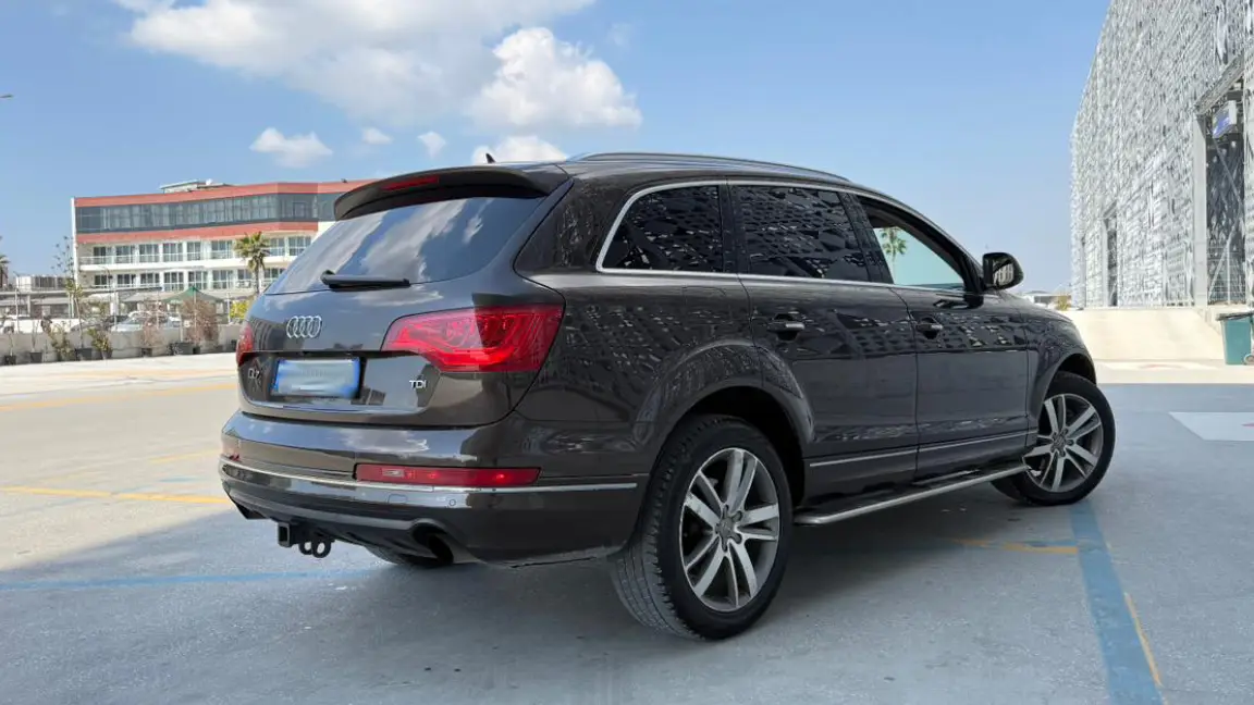 Audi Q7 (1)