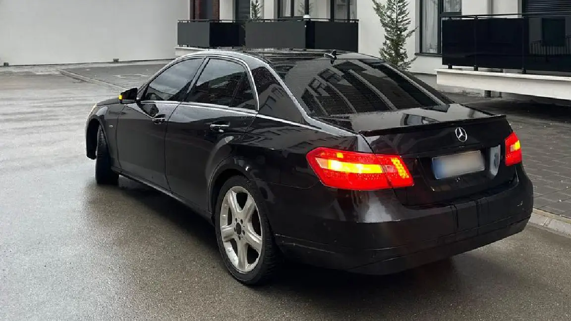 E CLASS (6)