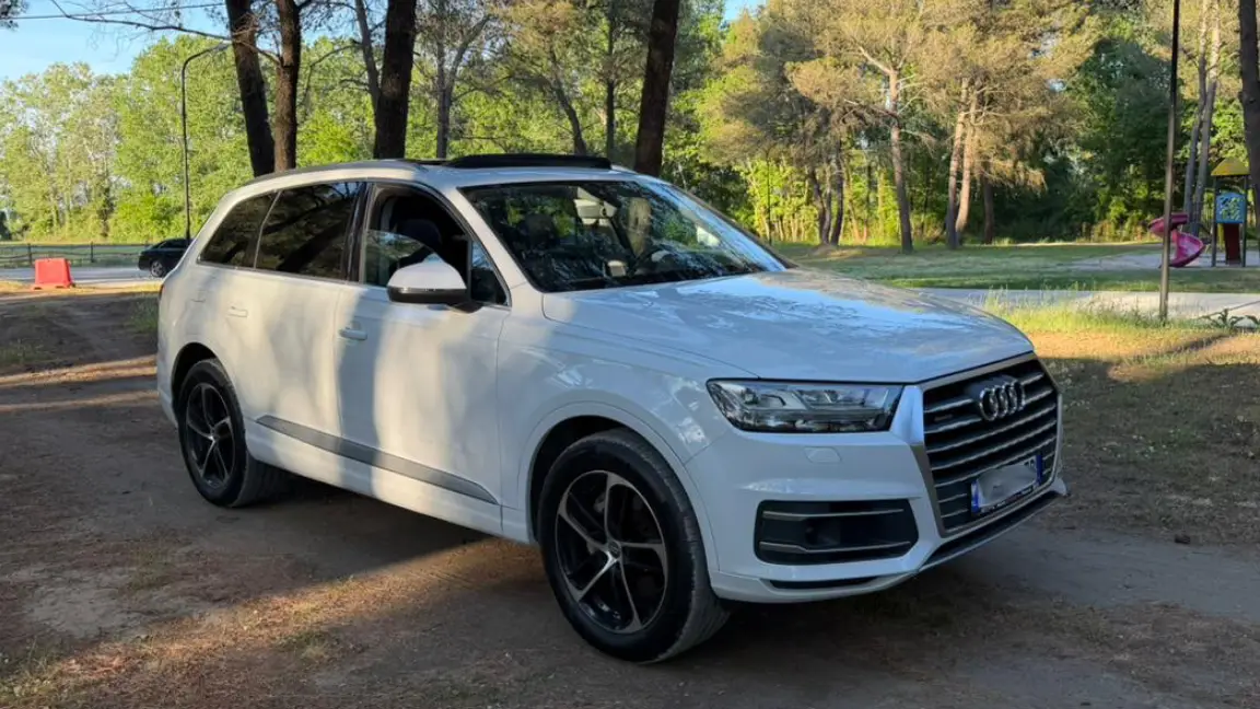 Audi Q7 (1)
