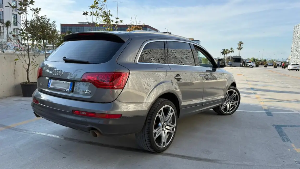 Audi Q7 (2)