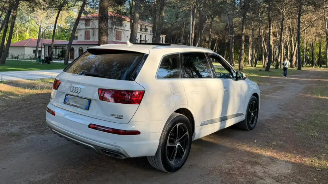 Audi Q7 (2)