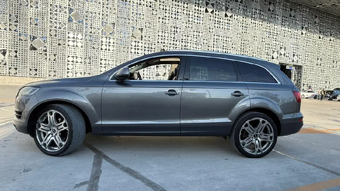 Audi Q7 (3)