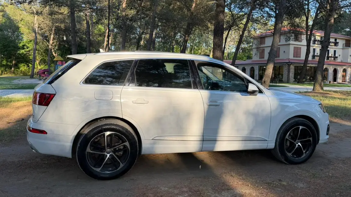 Audi Q7 (3)
