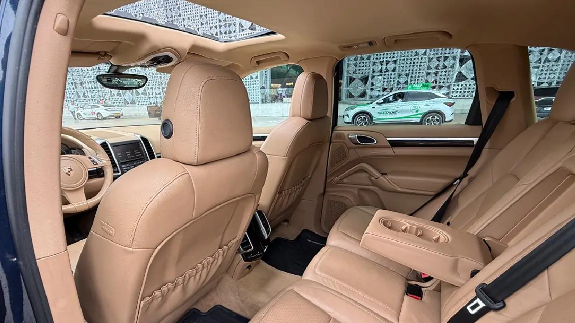 Porsche me qera (2)