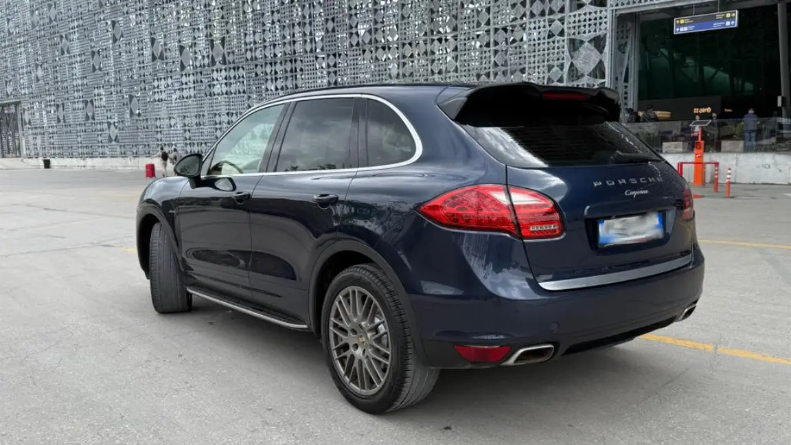 Porsche me qera (5)