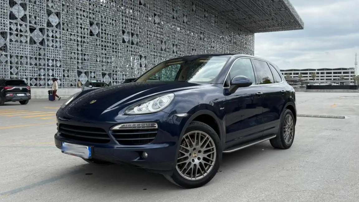 Porsche me qera