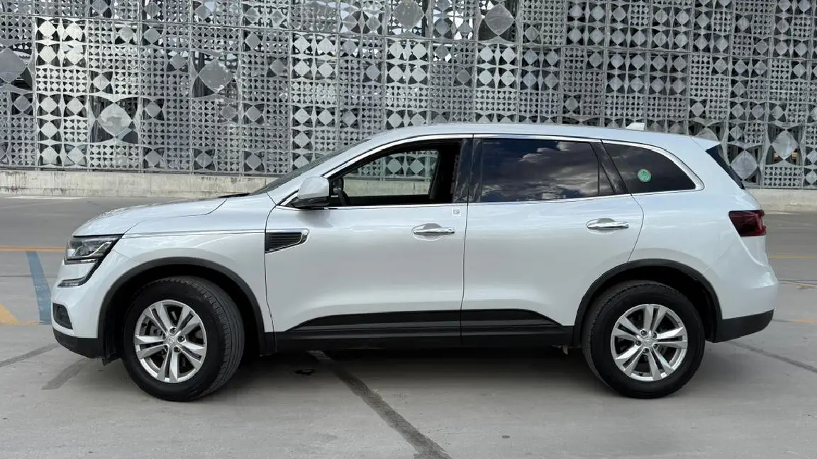 Renault Me qera (1)